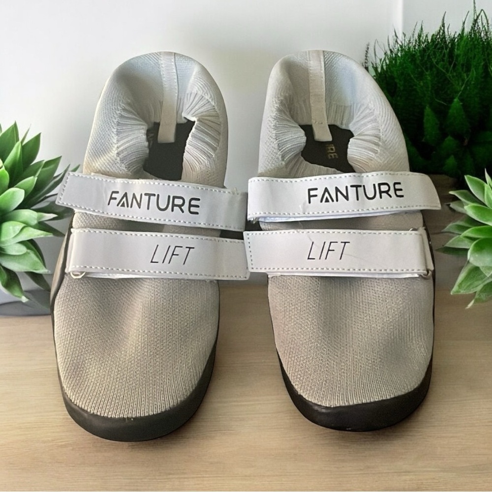 NWOT weight lifting shoes
